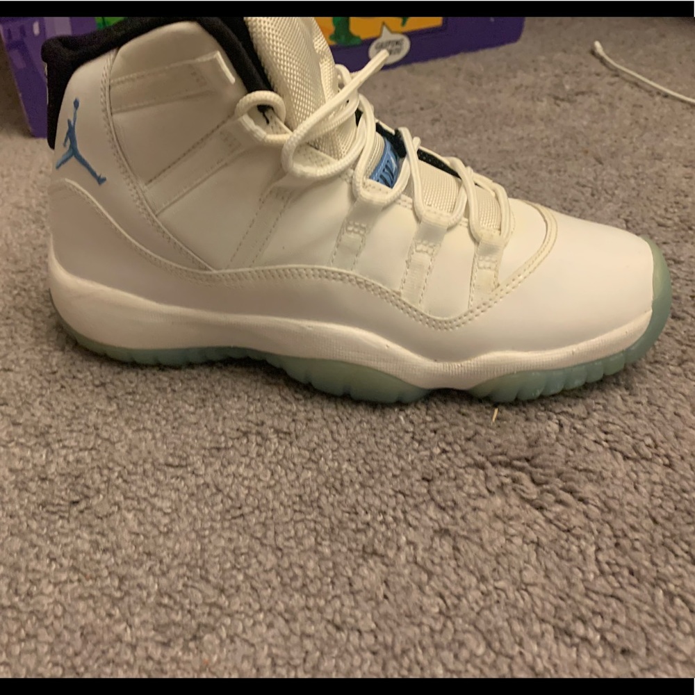 AIR JORDAN 11 RETRO 'LEGEND BLUE'